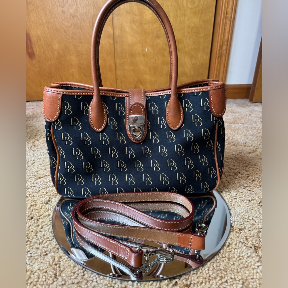 EUC, Dooney and Bourke crossbody/hand bag w/Dust Bag